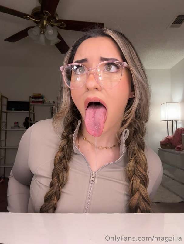 Slut loves showing off her tongue #oPDrCWOS