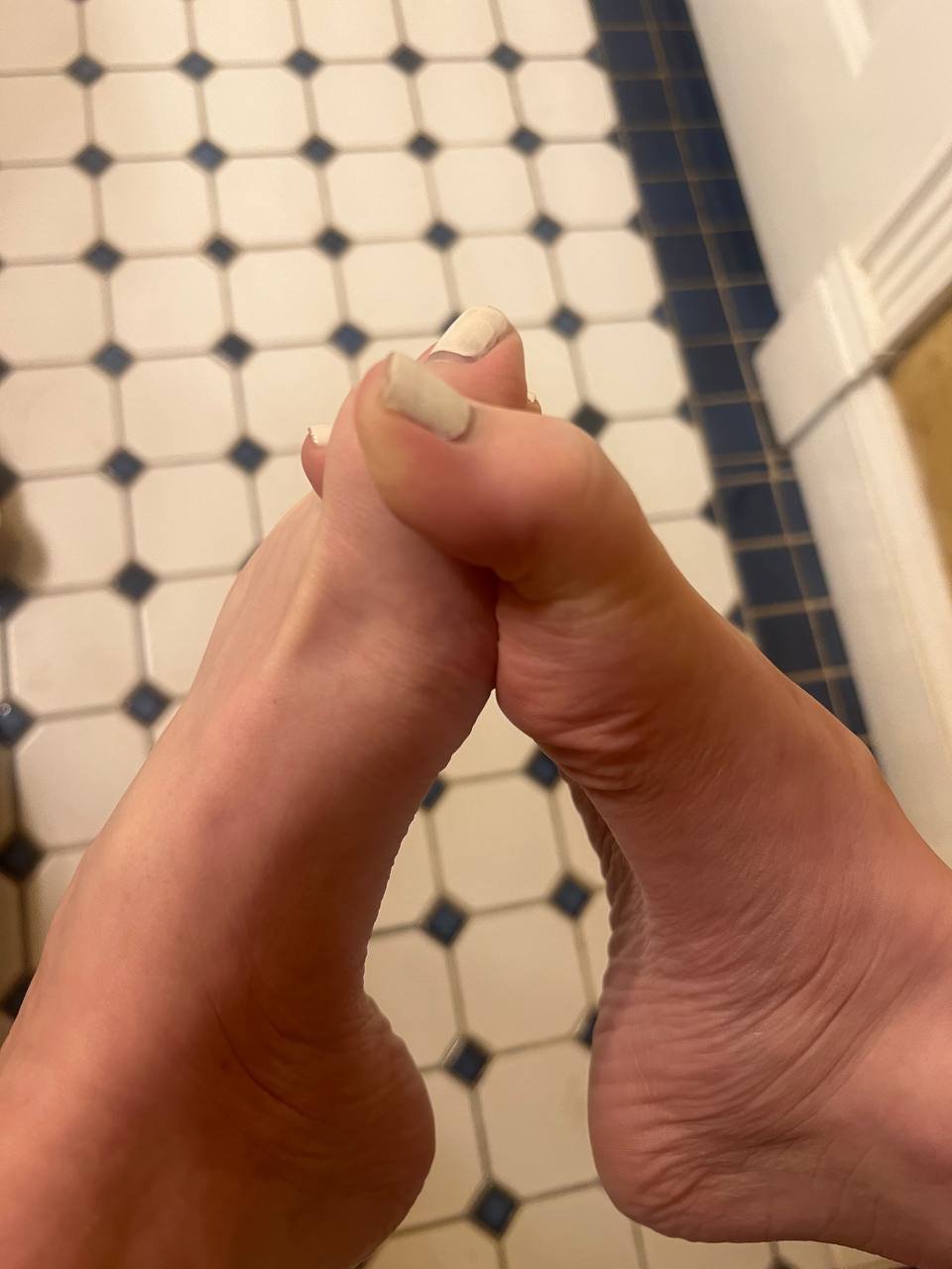 19 year old Sarah's feet and foot jois #NVxA1v3H