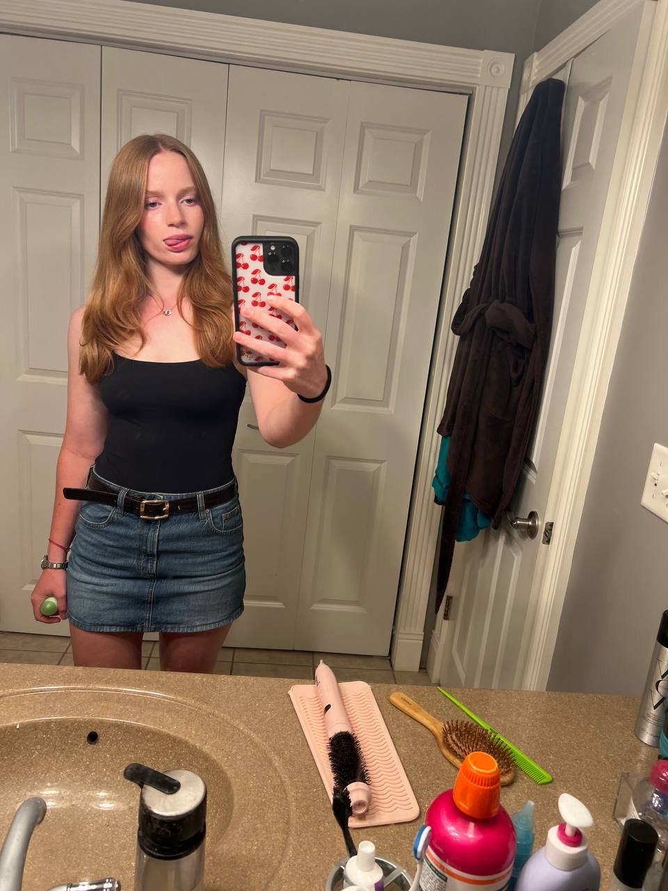 19 year old Sarah's feet and foot jois #gWNlyJuH